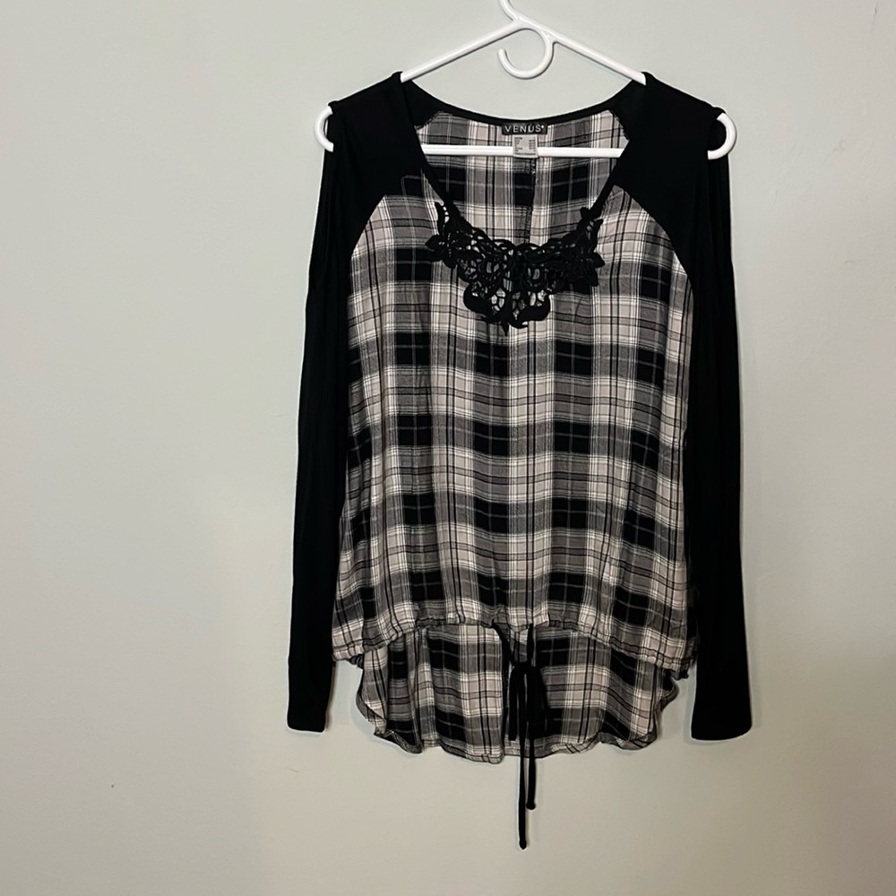 Venus cold shoulder LS shirt